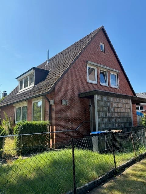 Immobilienbild Giebelseite Nord Hauseingang.jpg