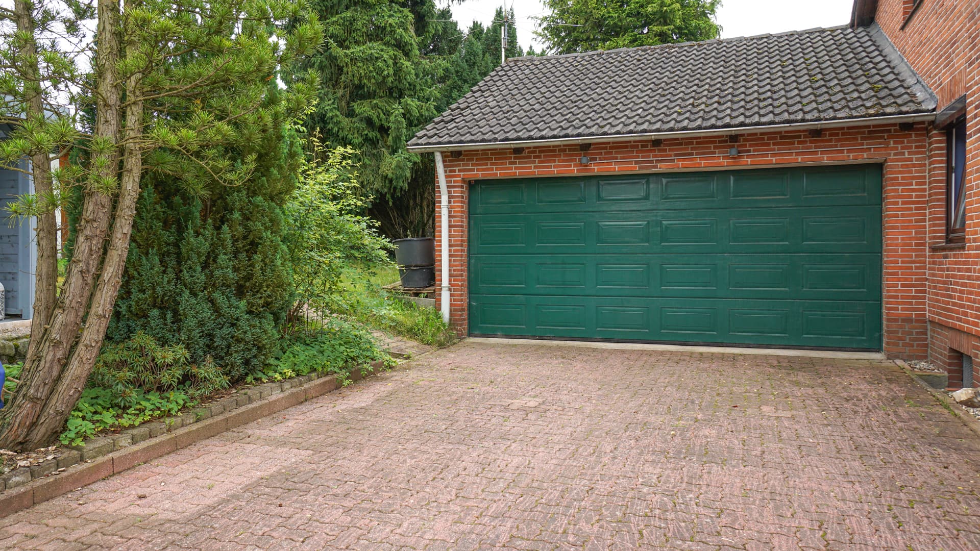 Immobilienbild Doppelgarage Ost.jpg